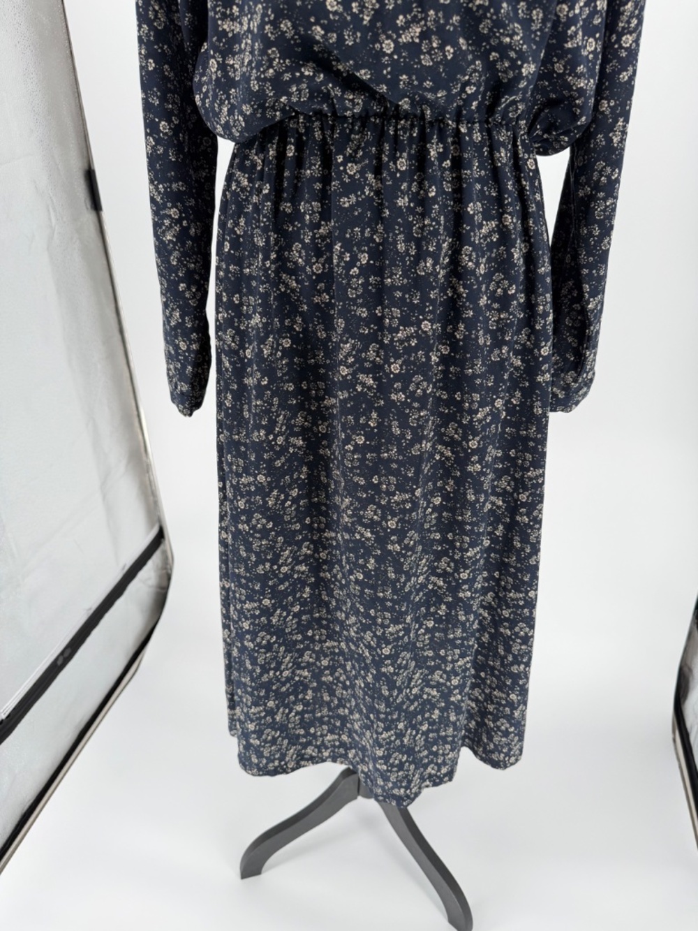 Button Navy Blue Calico‎ Floral Mock Neck Long Sleeve Midi Dress - Picture 4 of 9